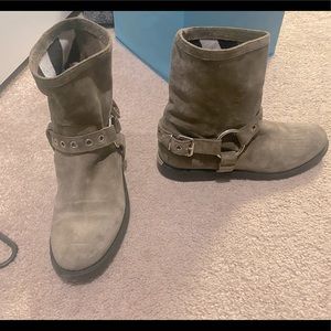 Burberry Gray soft leather ankle boot size 7